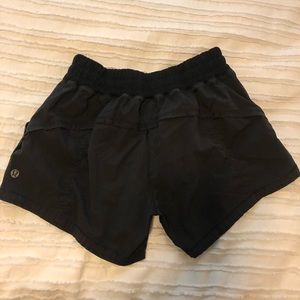 black lululemon shorts